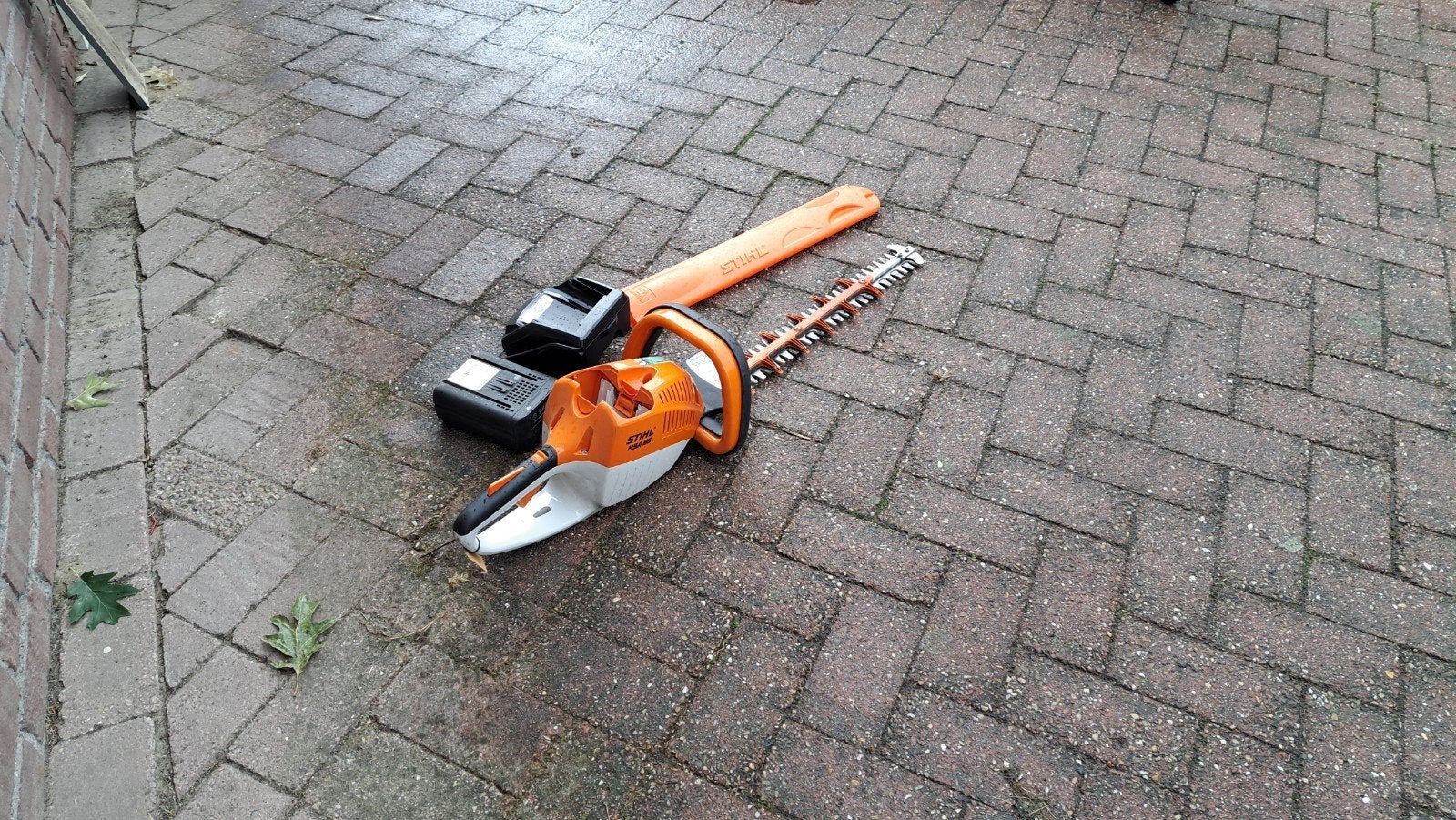 Stihl HSA 86 (Accu) heggenschaar met accu en oplader, Stihl, Gebruikt, Accu, Ophalen of Verzenden
