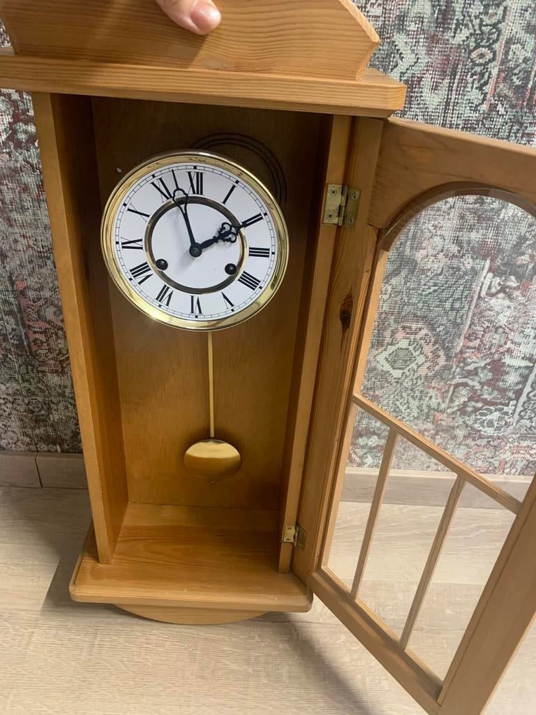 Houten wandklok met slinger en sleutel, Ophalen of Verzenden