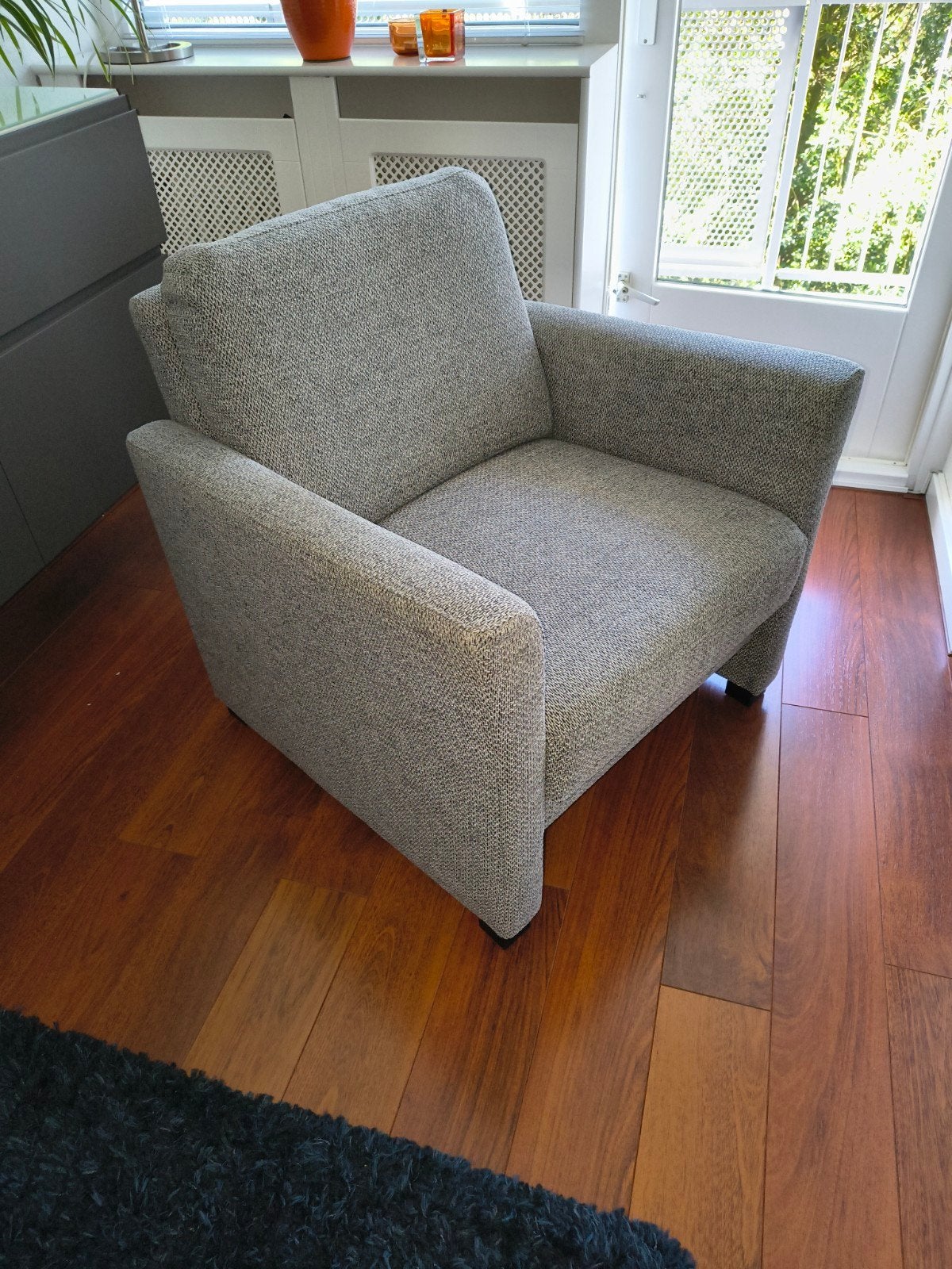 Comfortabele grijze fauteuil - Zo goed als nieuw, Huis en Inrichting, Modern, Comfortabel, Ophalen of Verzenden, Zo goed als nieuw