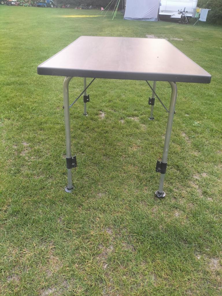 Bruine camping tafel. Afmeting  1.15 x 0.70, Ophalen, Gebruikt, Campingtafel