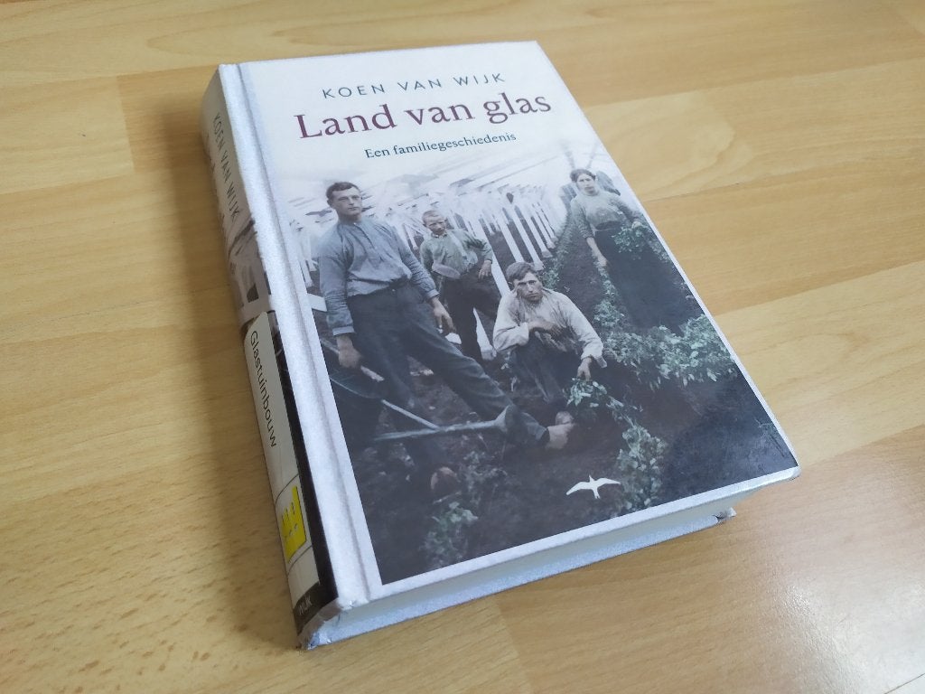 Land van Glas - Een familiegeschiedenis - Koen van Wijk, Ophalen of Verzenden, Gelezen