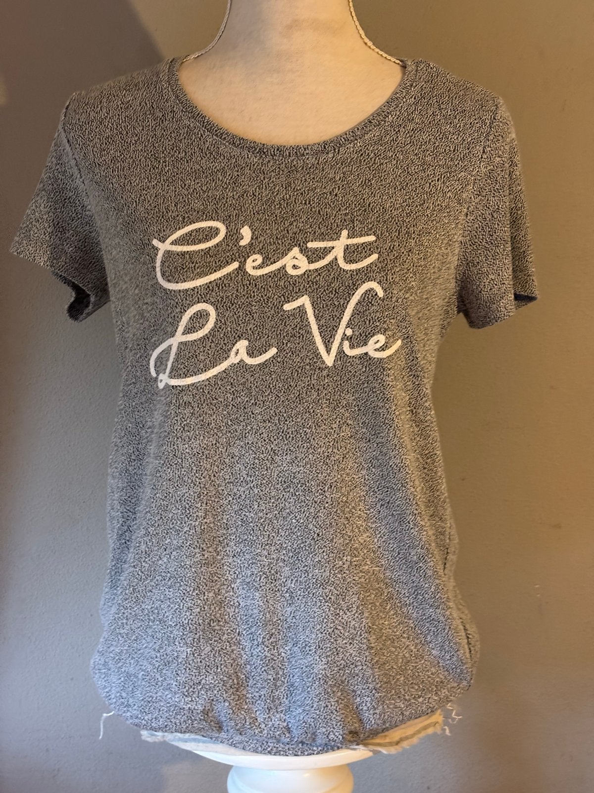 Elvira T-shirt "C'est La Vie" Grijs Maat M, Maat 38/40 (M), Ophalen of Verzenden, Zo goed als nieuw, Korte mouw