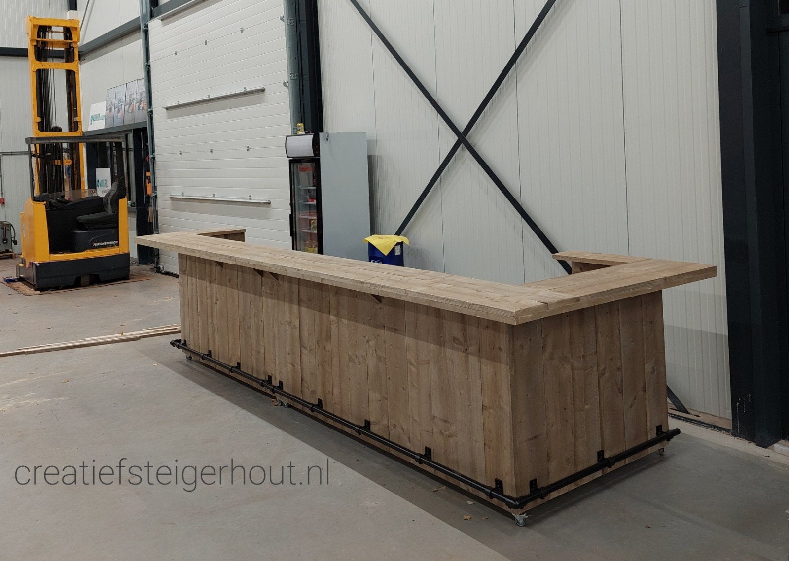 Hoekbar steigerhout 470cm lang! Zwarte buizen wielen balie, Verzenden, Nieuw