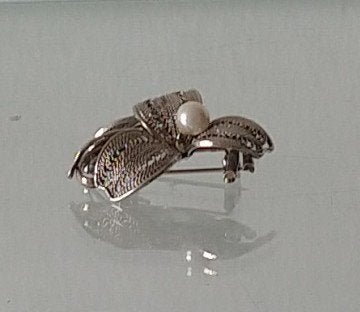 broche filigrain zilver met zoetwaterparel, volgnr 15, Ophalen of Verzenden, Zilver