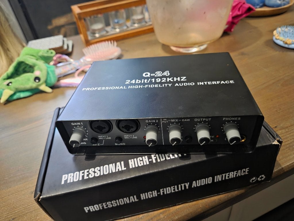 Te koop : Audio interface q-24 ( Nieuw )., Ophalen of Verzenden, Nieuw, Minder dan 5 kanalen