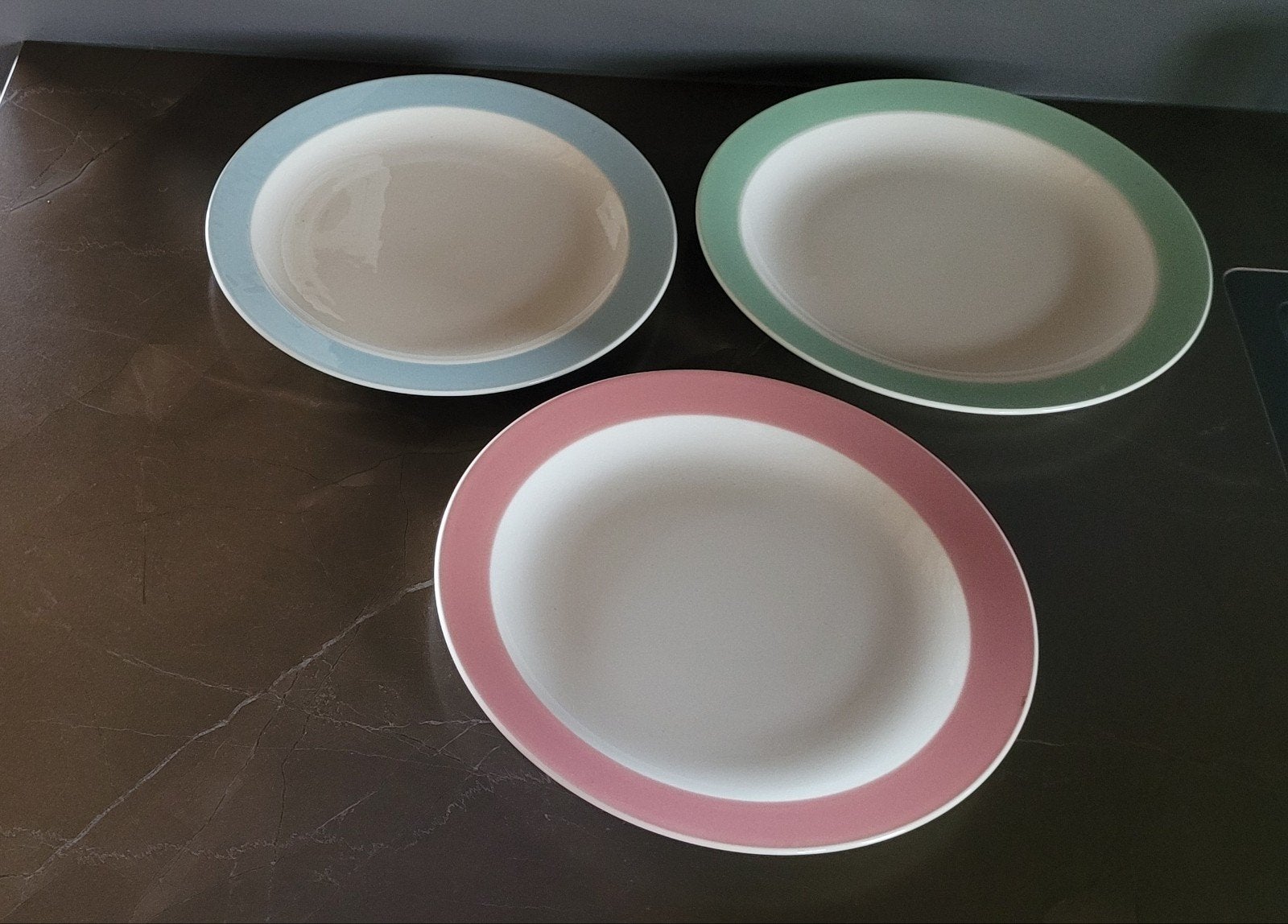 Petrus Regout Maastricht pastel platte borden 3 stuks 24 cm, Antiek en Kunst, Ophalen of Verzenden