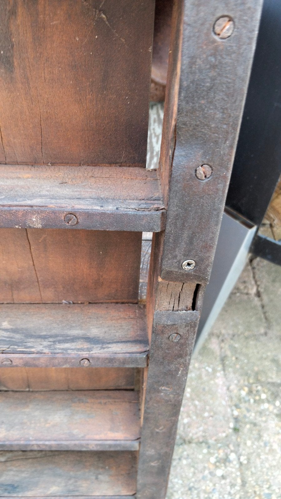 Grote brocante steenmal afgewerkt met ijzer heel zwaar, Ophalen