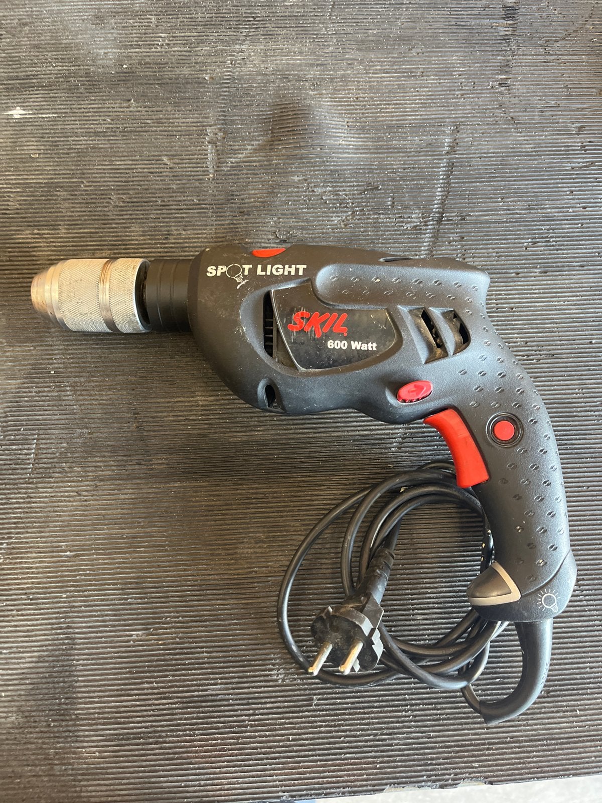 Skil Boormachine 6390 600W met Spotlight, Ophalen of Verzenden, Gebruikt, 600 watt of meer, Boormachine