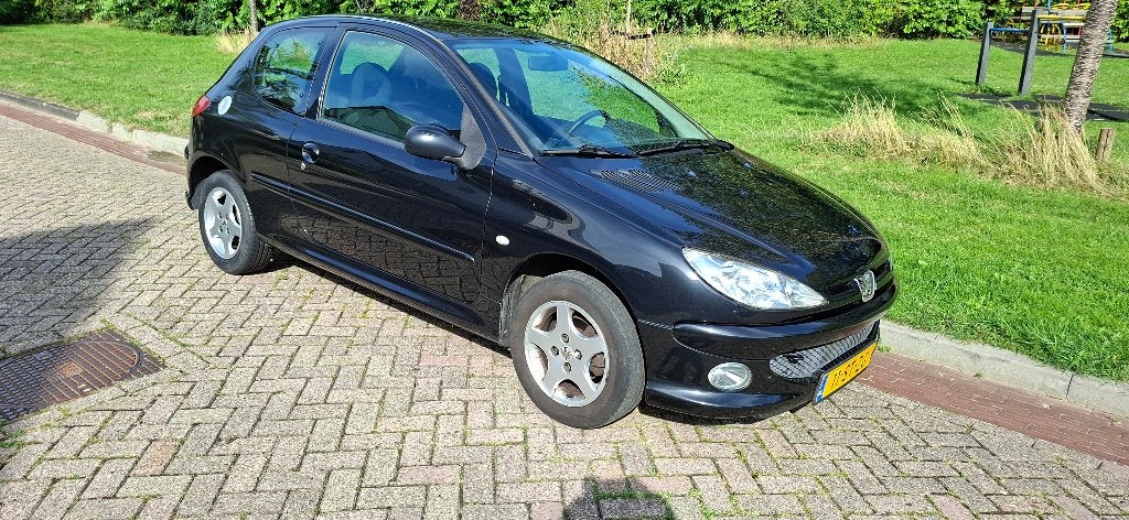 Nette en goed onderhouden Peugeot 206 1.4, Auto's, Voorwielaandrijving, Stof, Zwart, Origineel Nederlands