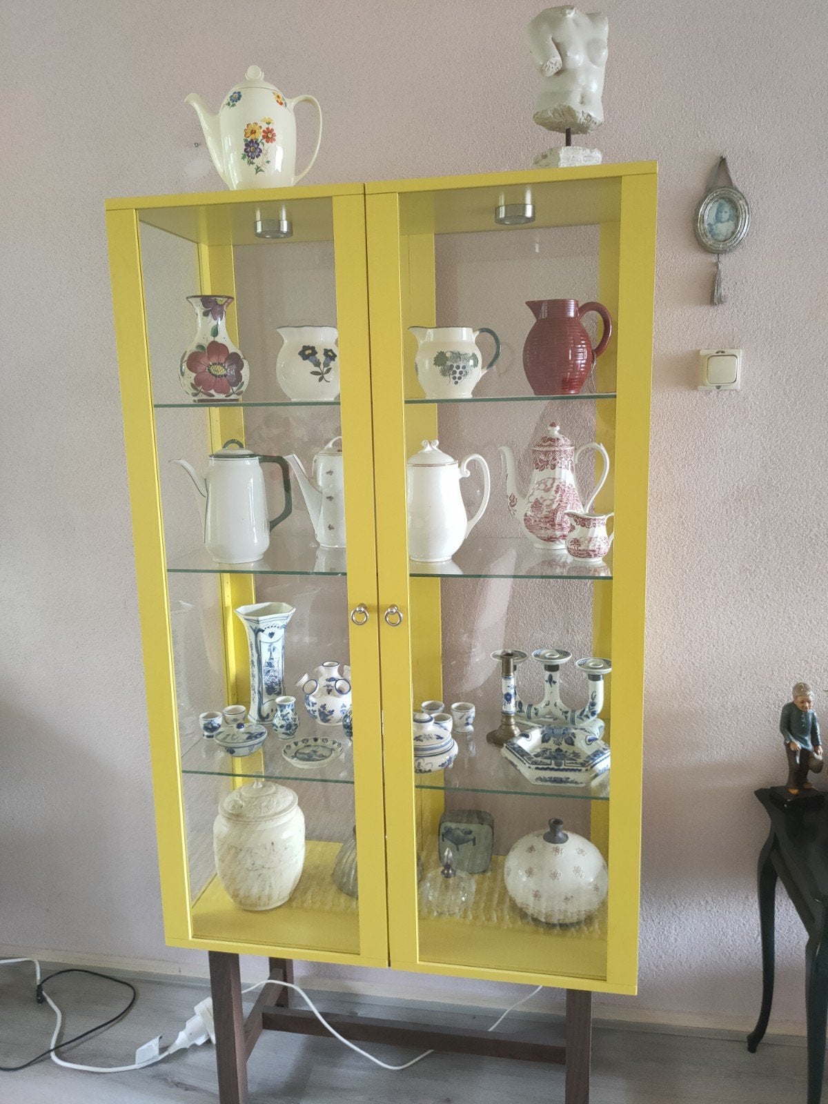 Gele Ikea Stockholm vitrinekast, Ophalen, 50 tot 100 cm, Zo goed als nieuw, 150 tot 200 cm