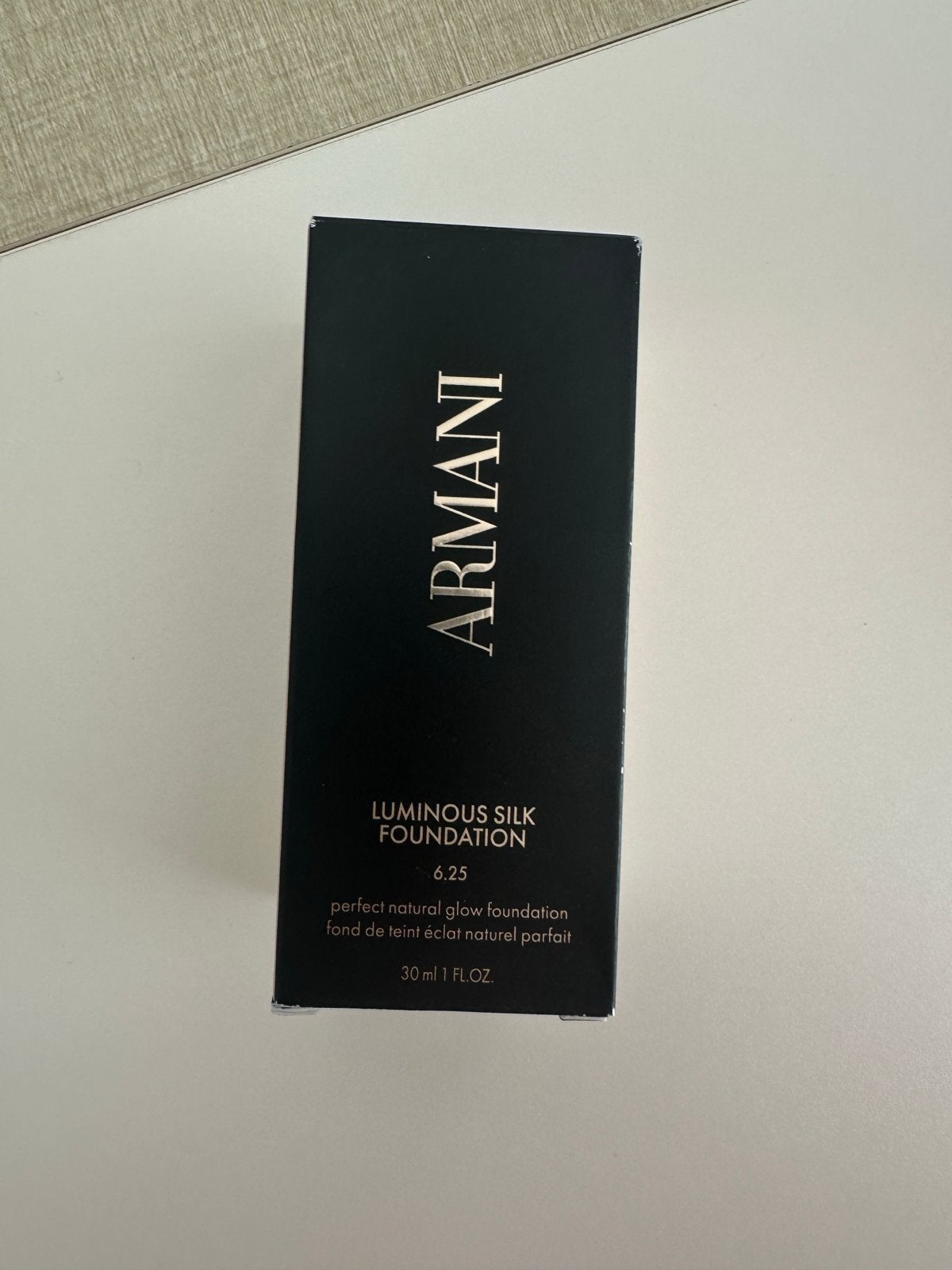 Armani Luminous Silk Foundation 6.25 - Nieuw in doos, Overige kleuren, Gehele gezicht, Nieuw, Ophalen of Verzenden