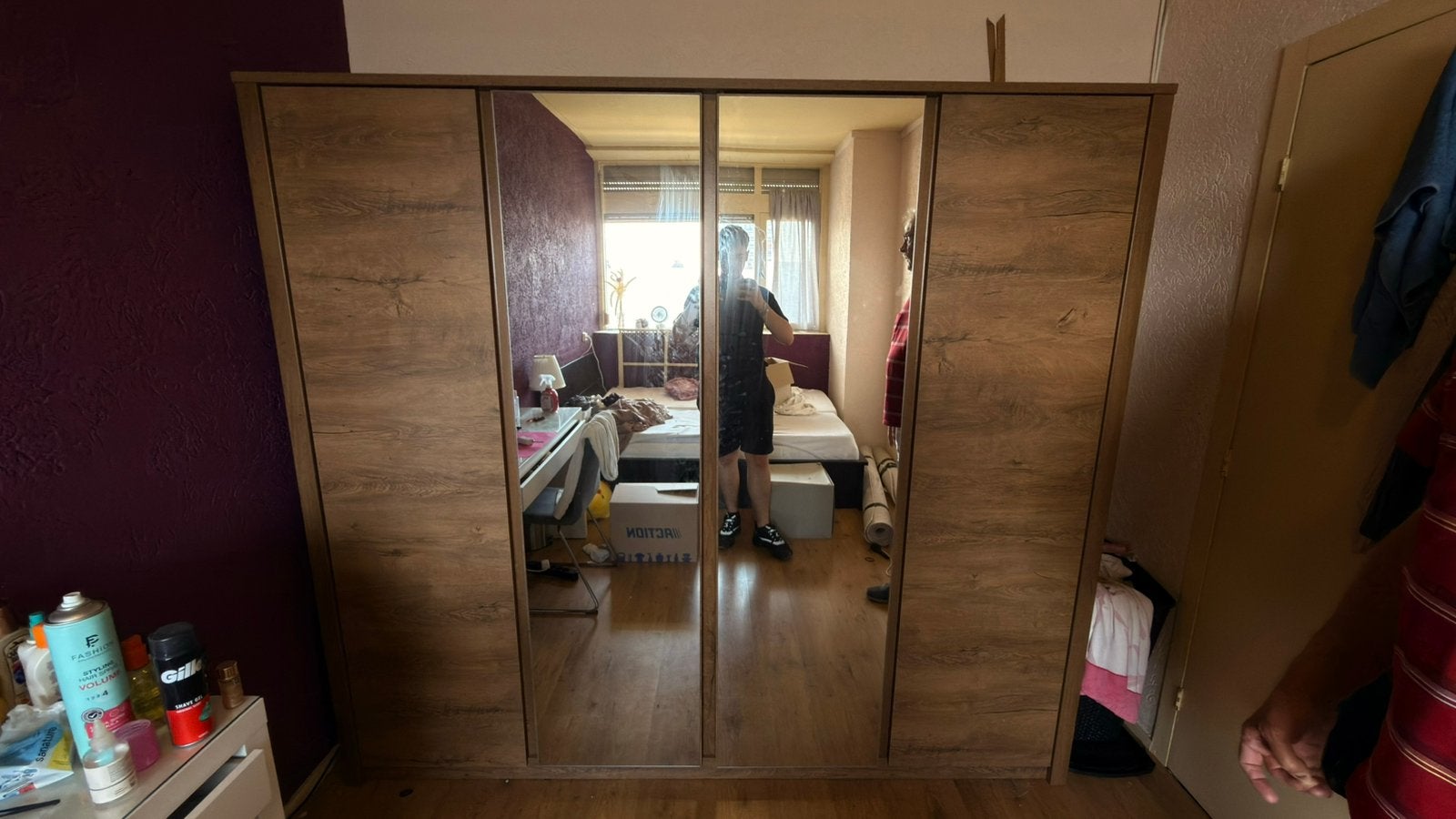 Kledingkast walnotenhout (weg wegens verhuizing) nieuw: €650, Ophalen, Met deur(en), 200 cm of meer, Nieuw