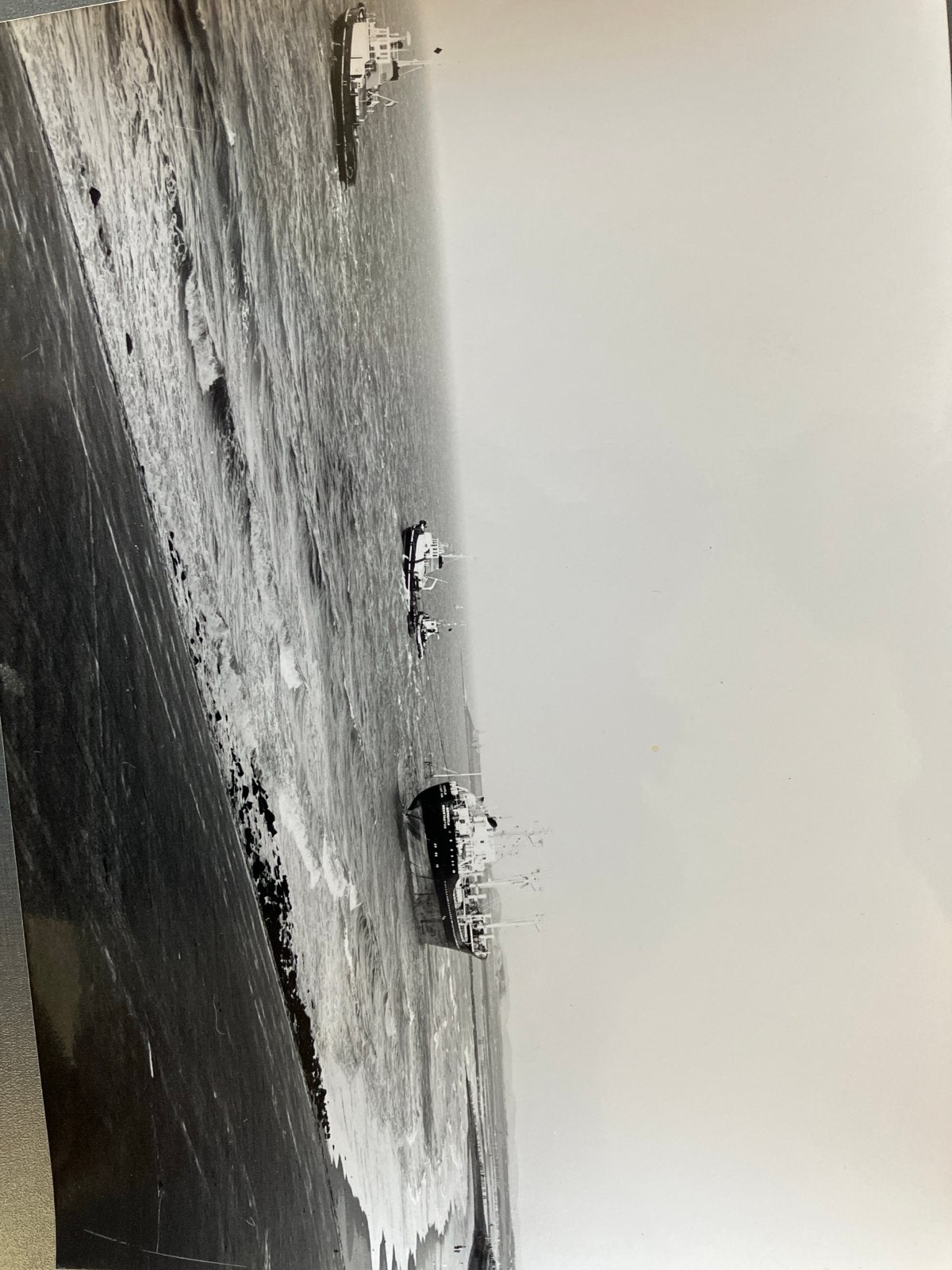 Vrachtschip Nordfels aan de grond gelopen - 1977, Verzenden, 1960 tot 1980, Zeeland