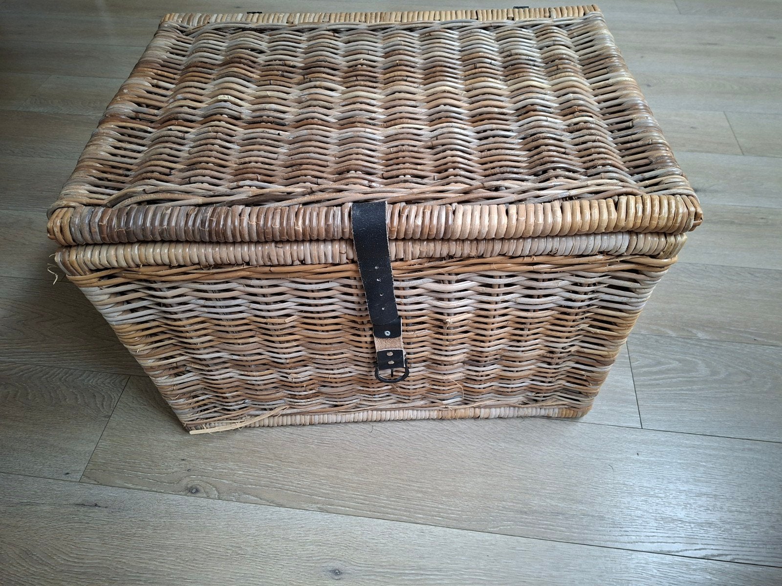 Grote rieten mand met deksel - gratis af te halen, Huis en Inrichting, Ophalen, Gebruikt, Landelijk, Natuurlijk materiaal