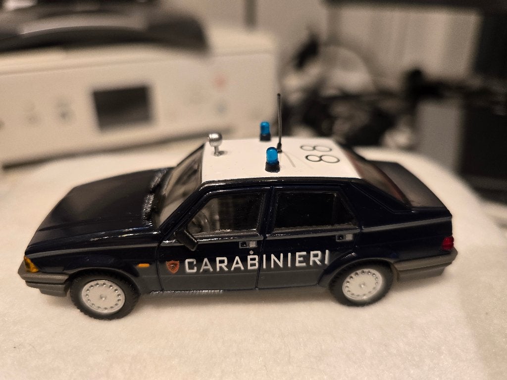 Alfa romeo 75 1.8 ie 1985 1/43 Carabinieri, Hobby en Vrije tijd, Ophalen of Verzenden, Gebruikt, Auto, Overige merken