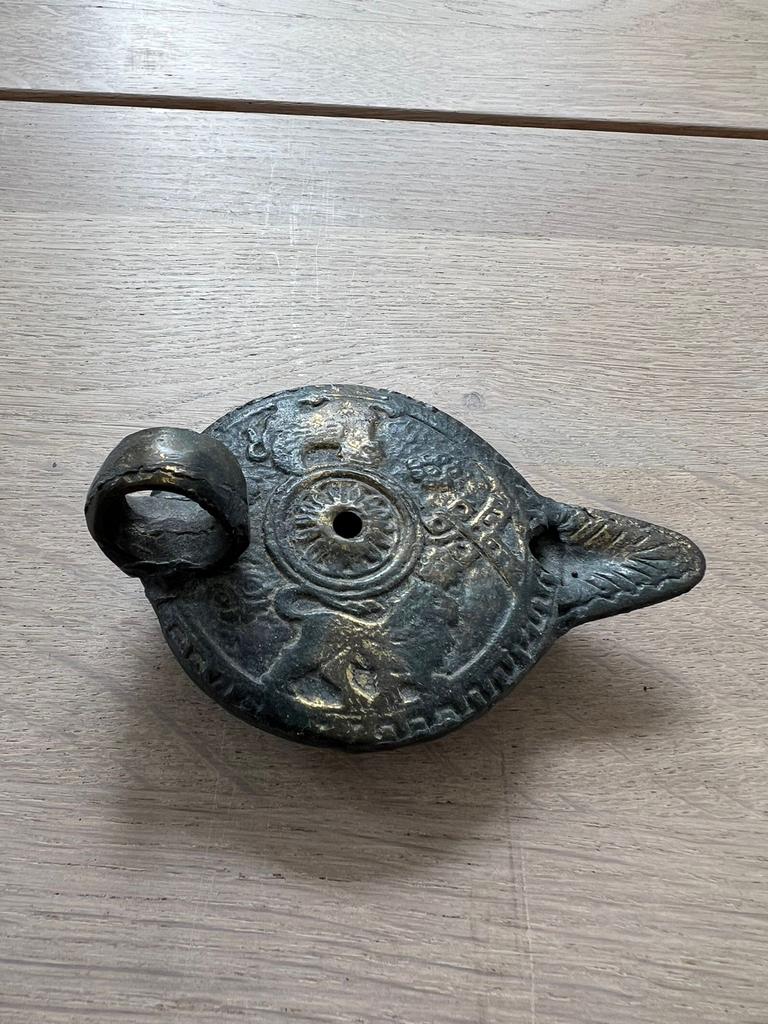 Antieke bronzen olielamp met Griekse griffioen, Antiek en Kunst, Ophalen of Verzenden