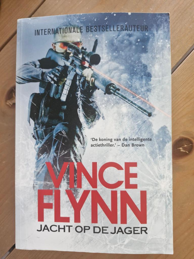 Vince Flynn - Jacht op de jager, Ophalen of Verzenden, Zo goed als nieuw, Vince Flynn