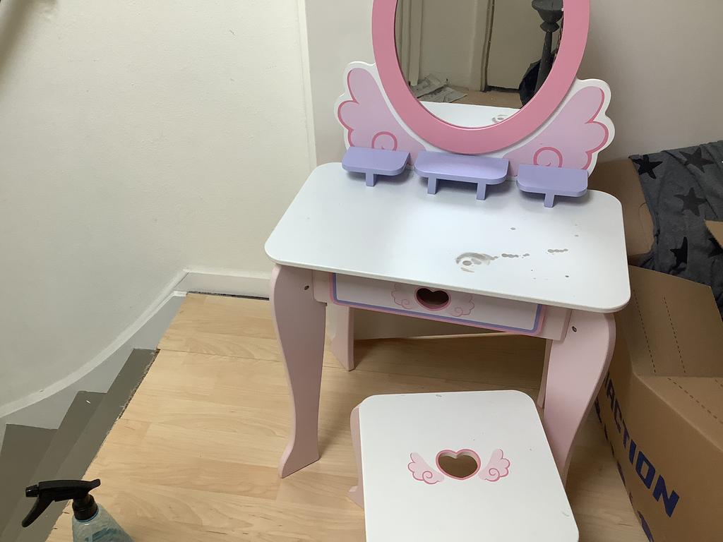 Meisjes make up tafel, Ophalen, Gebruikt, Tafel(s) en Stoel(en)