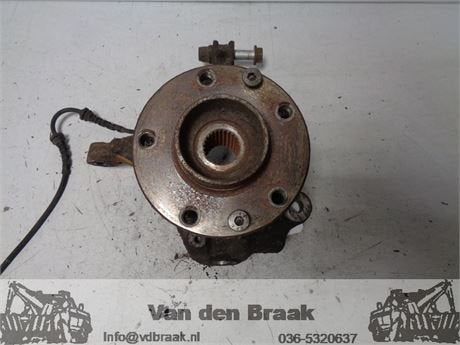 Dacia Duster 1.6 16V 2010-2018 Fusee rechts voor, Dacia, Gebruikt, -, Herkomst onderdeel bekend