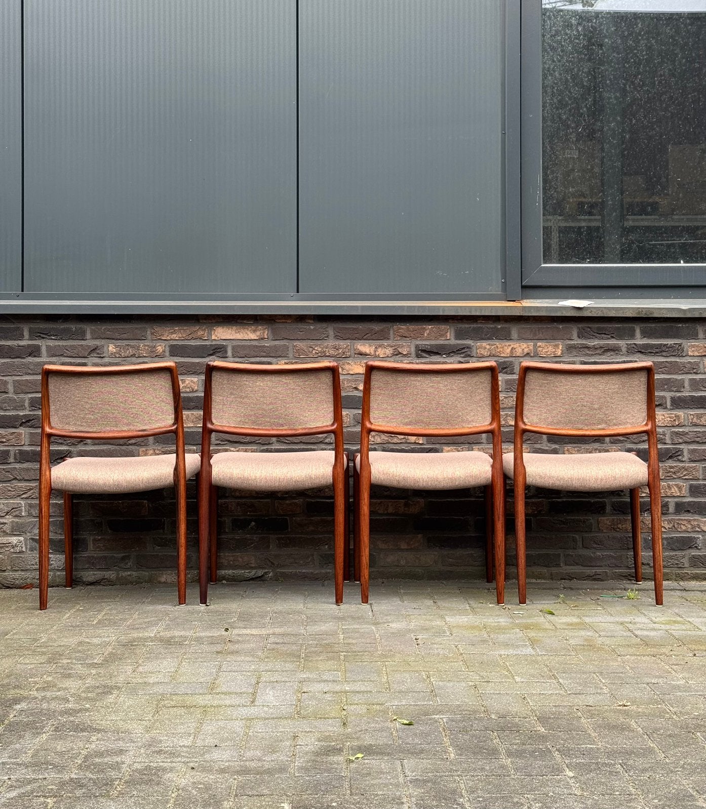 Niels Otto Møller 4x Model 80 & 1x Model 65, Huis en Inrichting, Ophalen, Overige kleuren, Zo goed als nieuw, Vijf, Zes of meer stoelen
