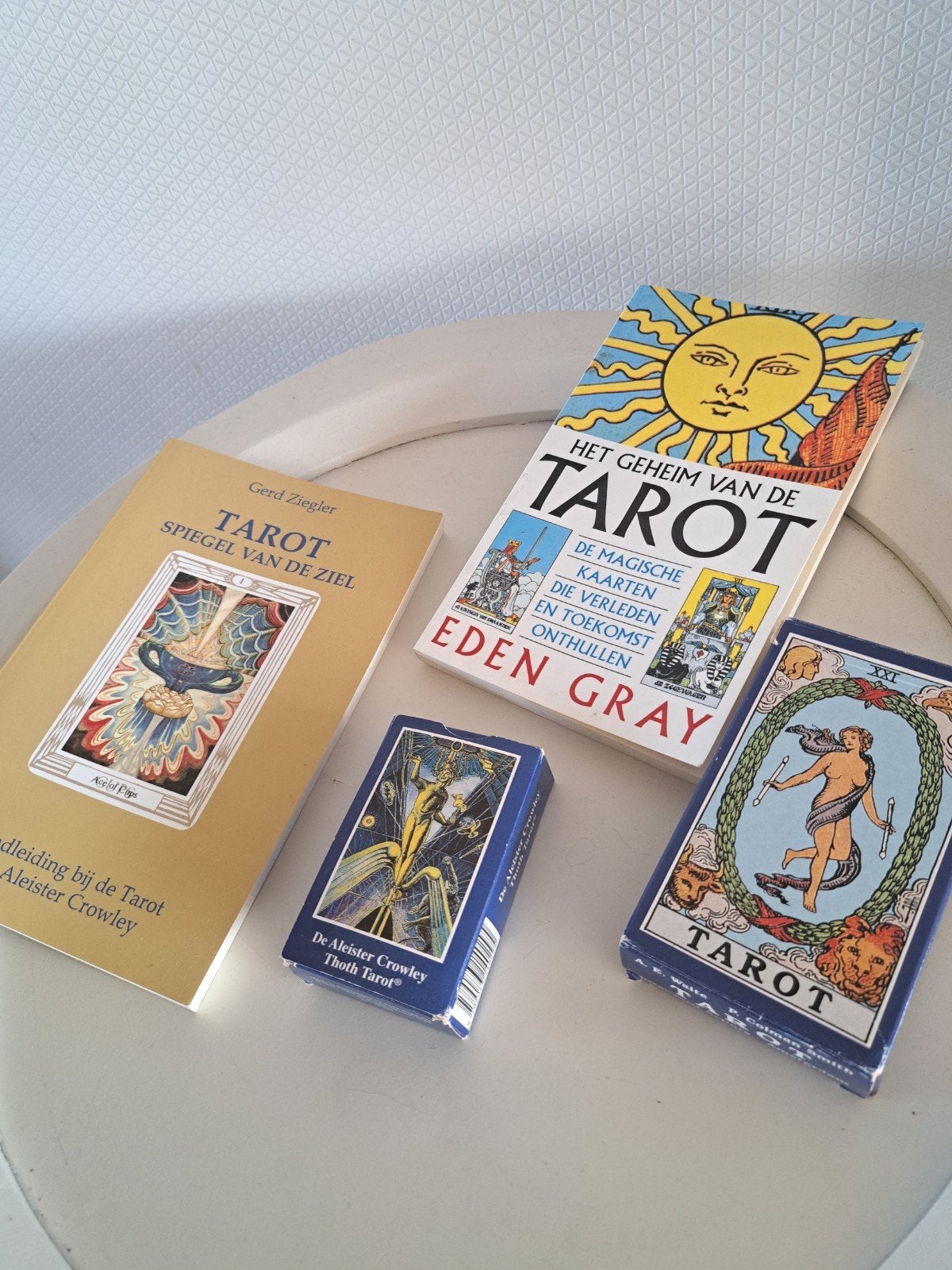 Tarot set: 2 boeken en 2 complete sets kaarten, Ophalen of Verzenden, Zo goed als nieuw, Tarot of Kaarten leggen, Overige typen