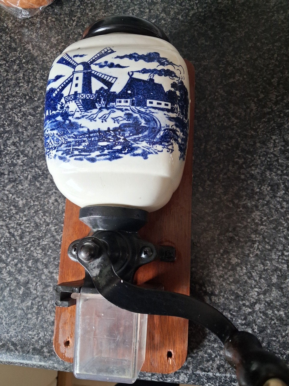 Antieke Delfts Blauwe Wandkoffiemolen, Ophalen