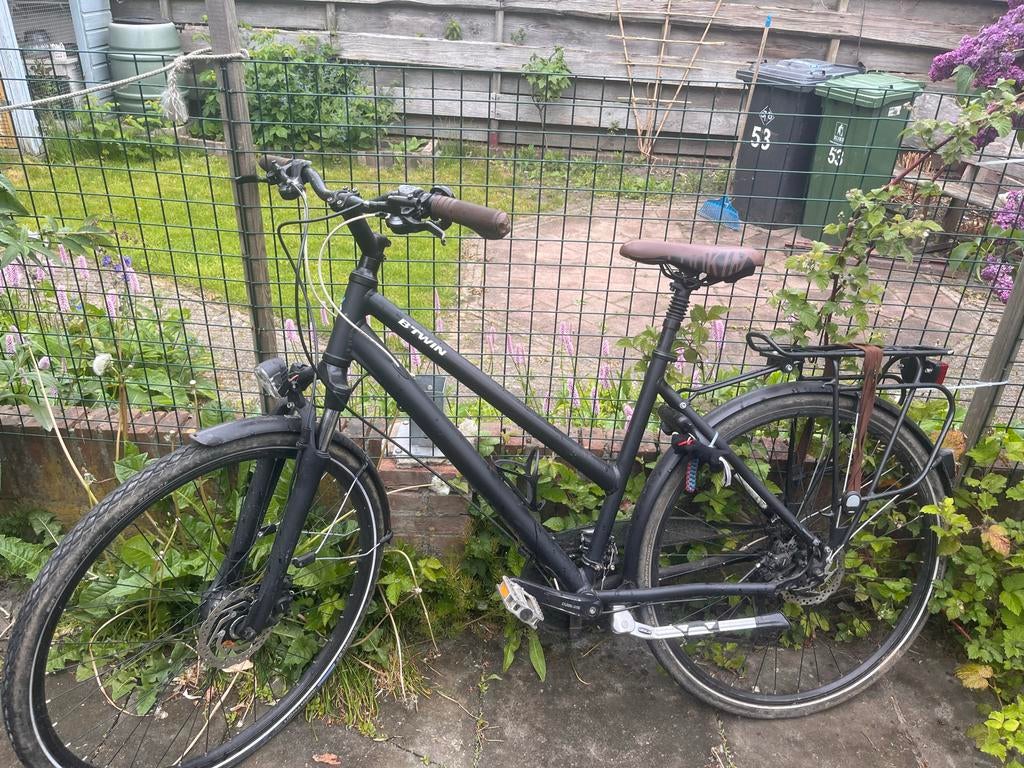 B'Twin Stadsfiets Zwart - Goede Staat, Fietsen en Brommers, Minder dan 10 versnellingen, 56 cm of meer, Zo goed als nieuw, Ophalen