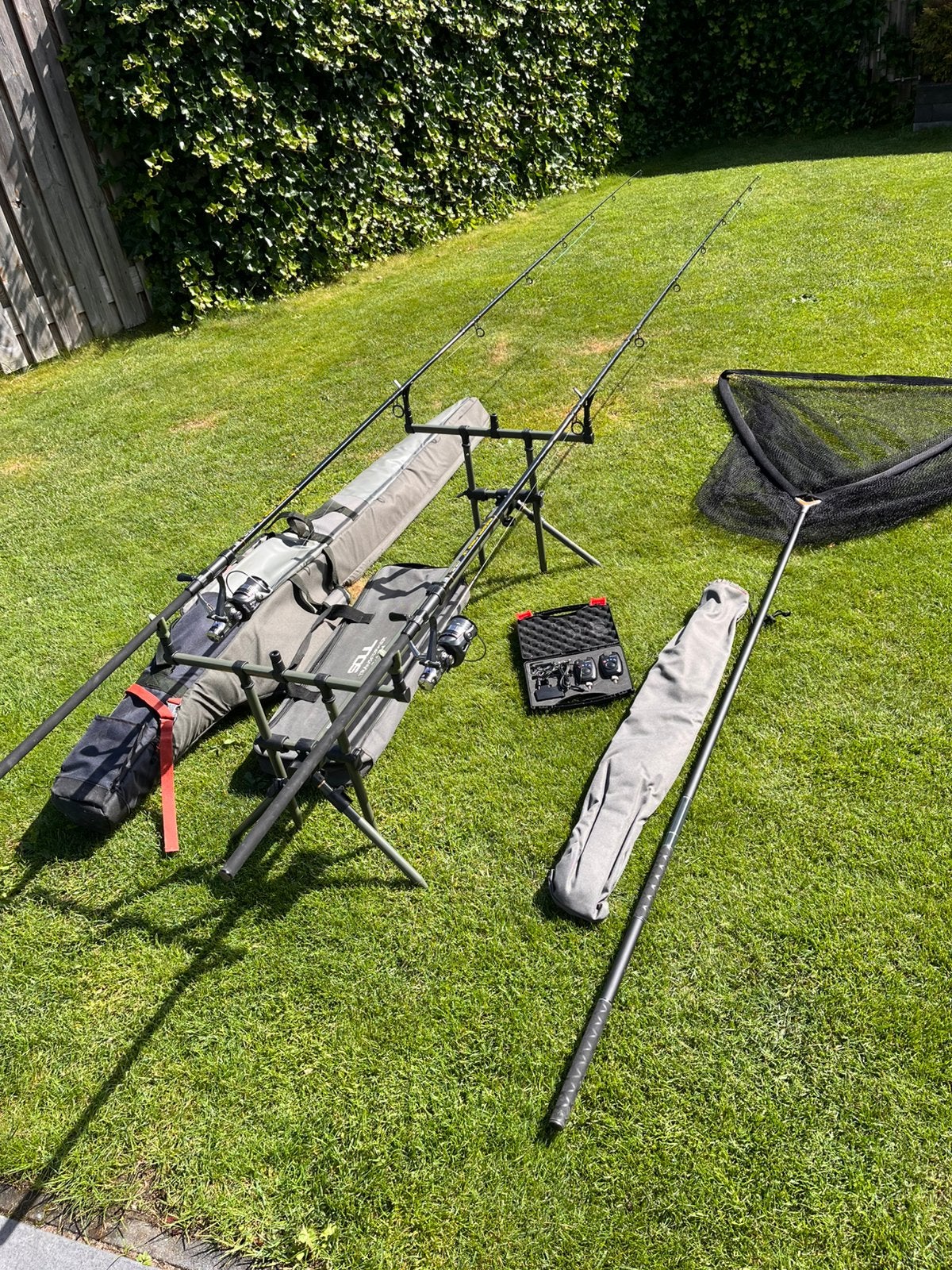 Complete visuitrusting: Rod pod, landingsnet en beetverklikk, Watersport en Boten, Hengelsport | Algemeen, Ophalen, Zo goed als nieuw