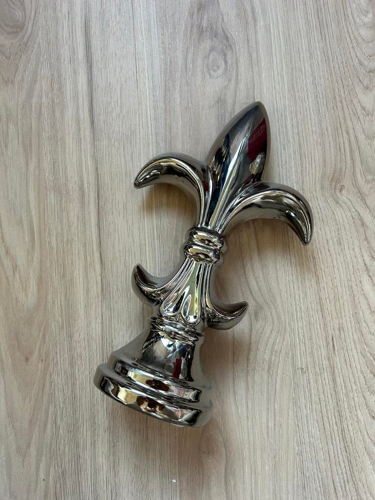 Zilverkleurige decoratie Fleur de Lis - Nieuw, Ophalen of Verzenden, Nieuw, Zilver, Metaal