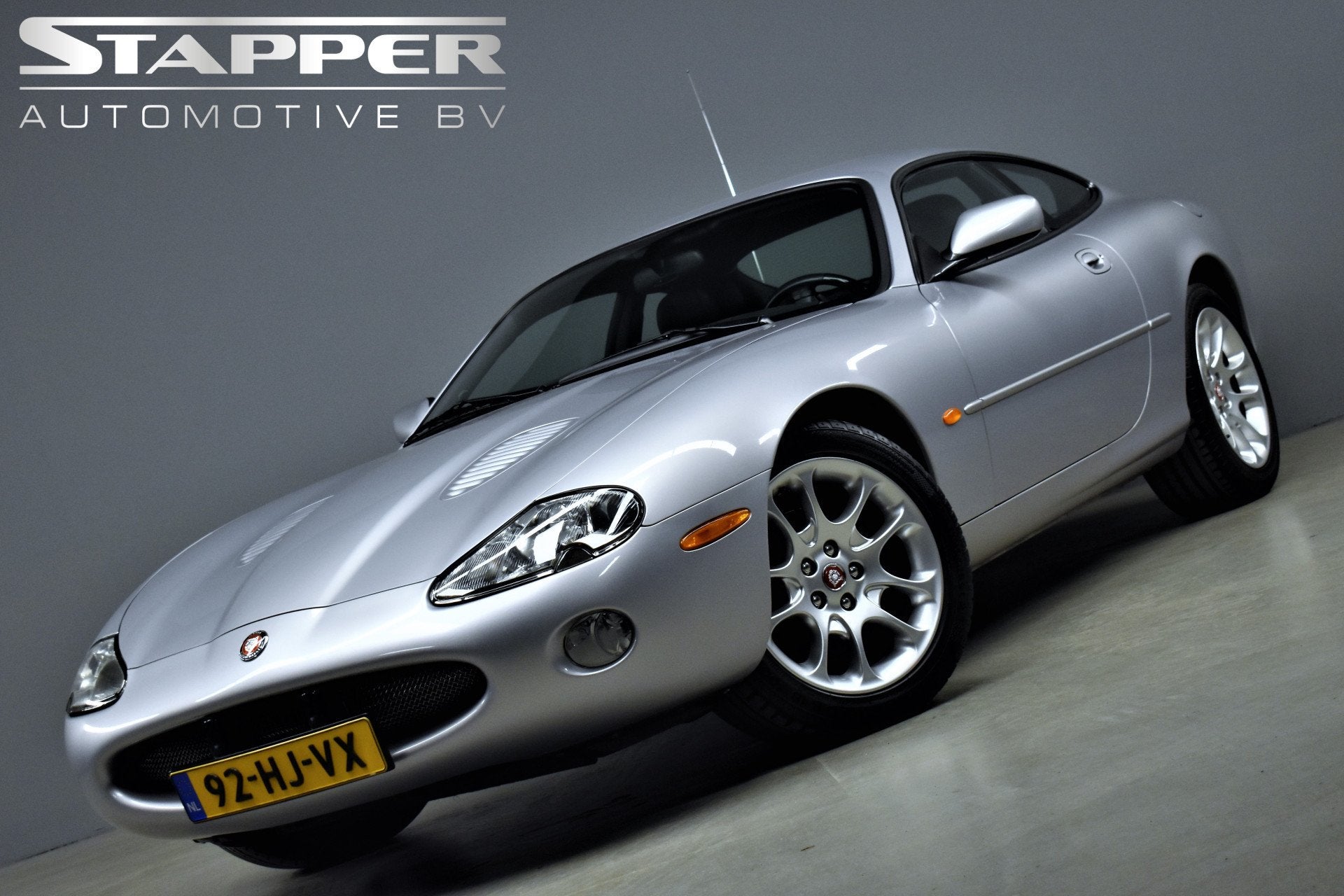 Jaguar XKR 4.0 V8 364pk Coupé 1e.Eig. Topconditie!/NL Auto/, Auto's, Oldtimers, Automaat, Achterwielaandrijving, Zwart, 4 stoelen