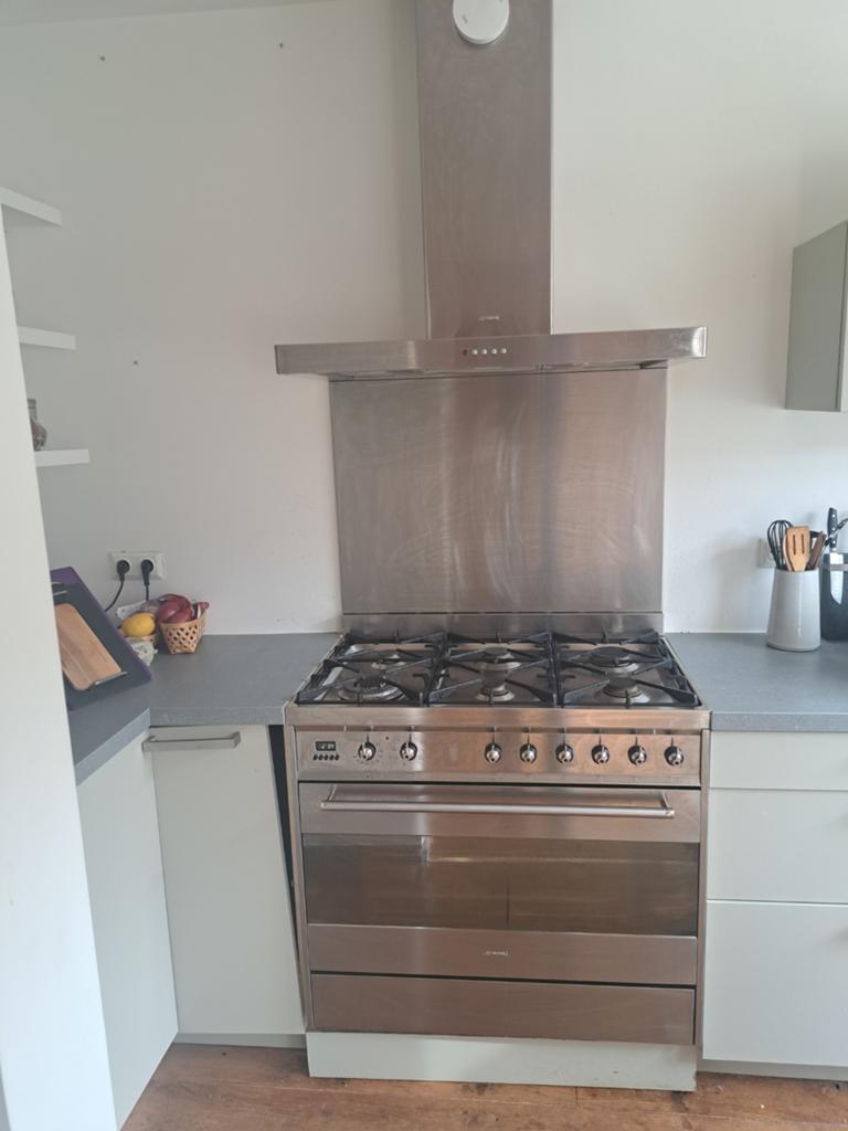Smeg 6-pits fornuis met oven, spatwand en afzuigkap, Witgoed en Apparatuur, Fornuizen, Ophalen, Gebruikt, 60 cm of meer, Gas