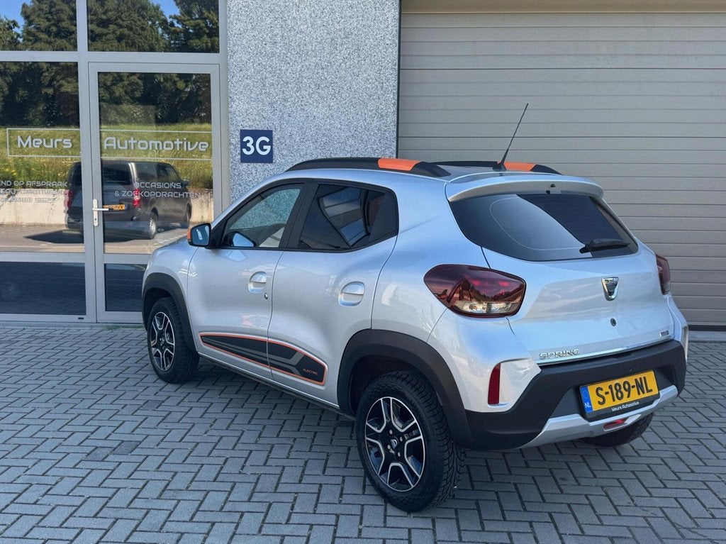Dacia Spring Comfort Plus (Orange Pack) 27 kWh DC Lader/Navi, Auto's, Dacia, Gebruikt, Zwart, 38 min, 230 km