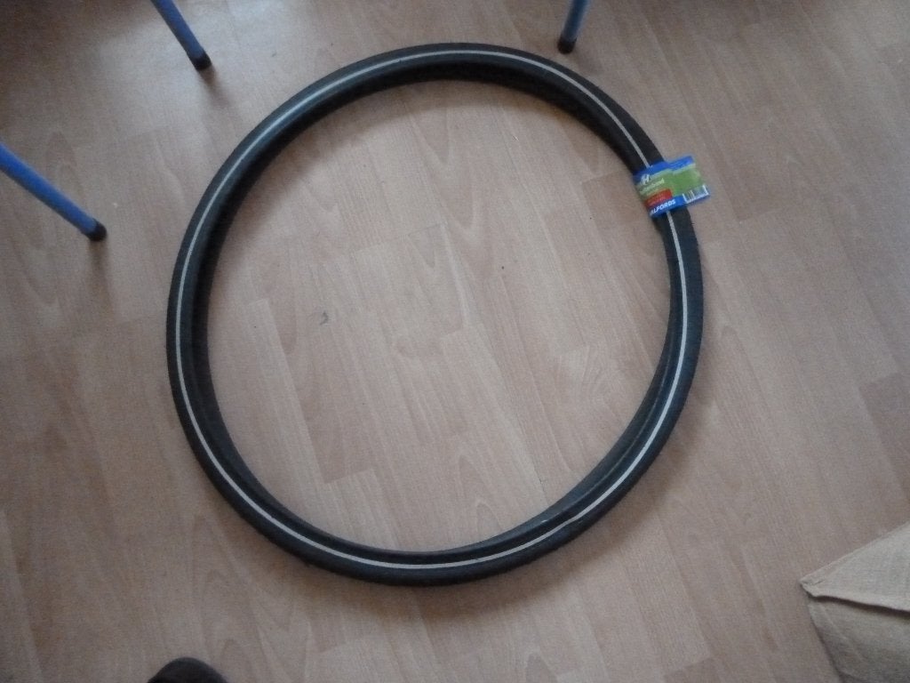 Halfords buitenband antilek 28 x 1 5/8 x 1 3/8, Ophalen, Band, Halfords, Rubber