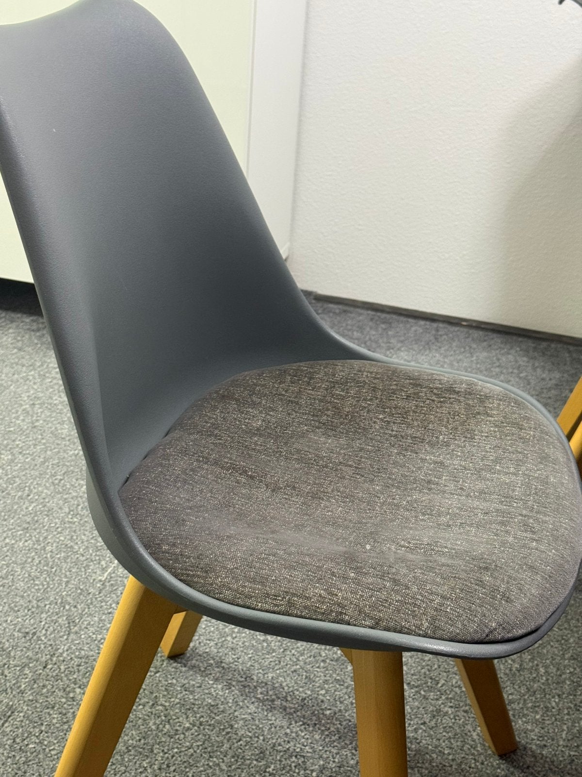Te koop: 6 eetkamerstoelen (3 grijs en 3 zwart), Ophalen, Zo goed als nieuw, Grijs, Vijf, Zes of meer stoelen