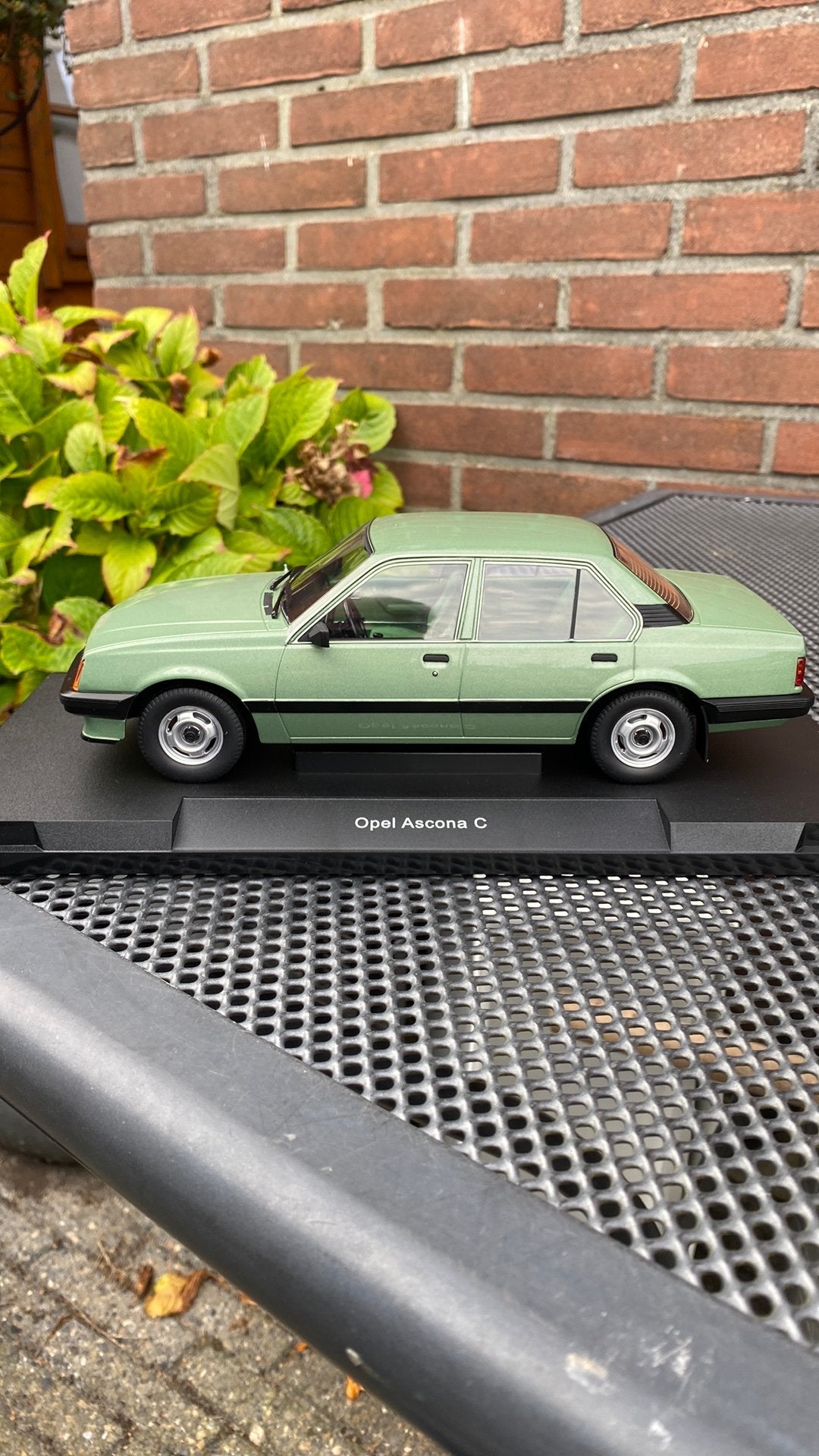 Mooi model Opel 1/18, Hobby en Vrije tijd, Ophalen of Verzenden, Zo goed als nieuw, Auto