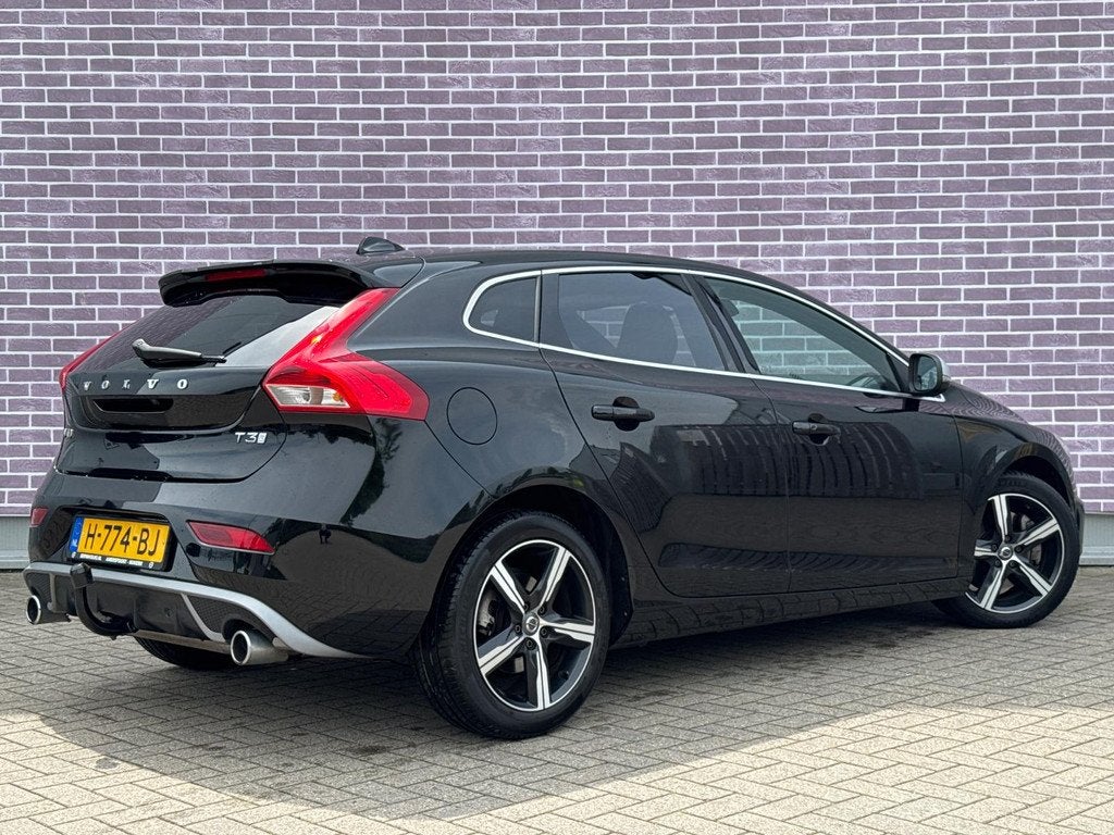 Volvo V40 1.5 T3 Polar+ Sport | R-Design | Trekhaak | Achter, 12 maanden, 4 cilinders, Automatische klimaatregeling, Zwart