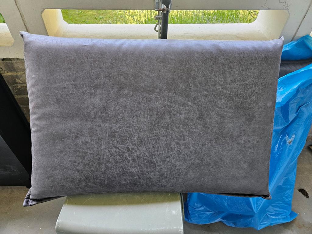 2 grijze kussens voor (buiten)bank of loungebank, Ophalen of Verzenden, Nieuw, Grijs, Rechthoekig