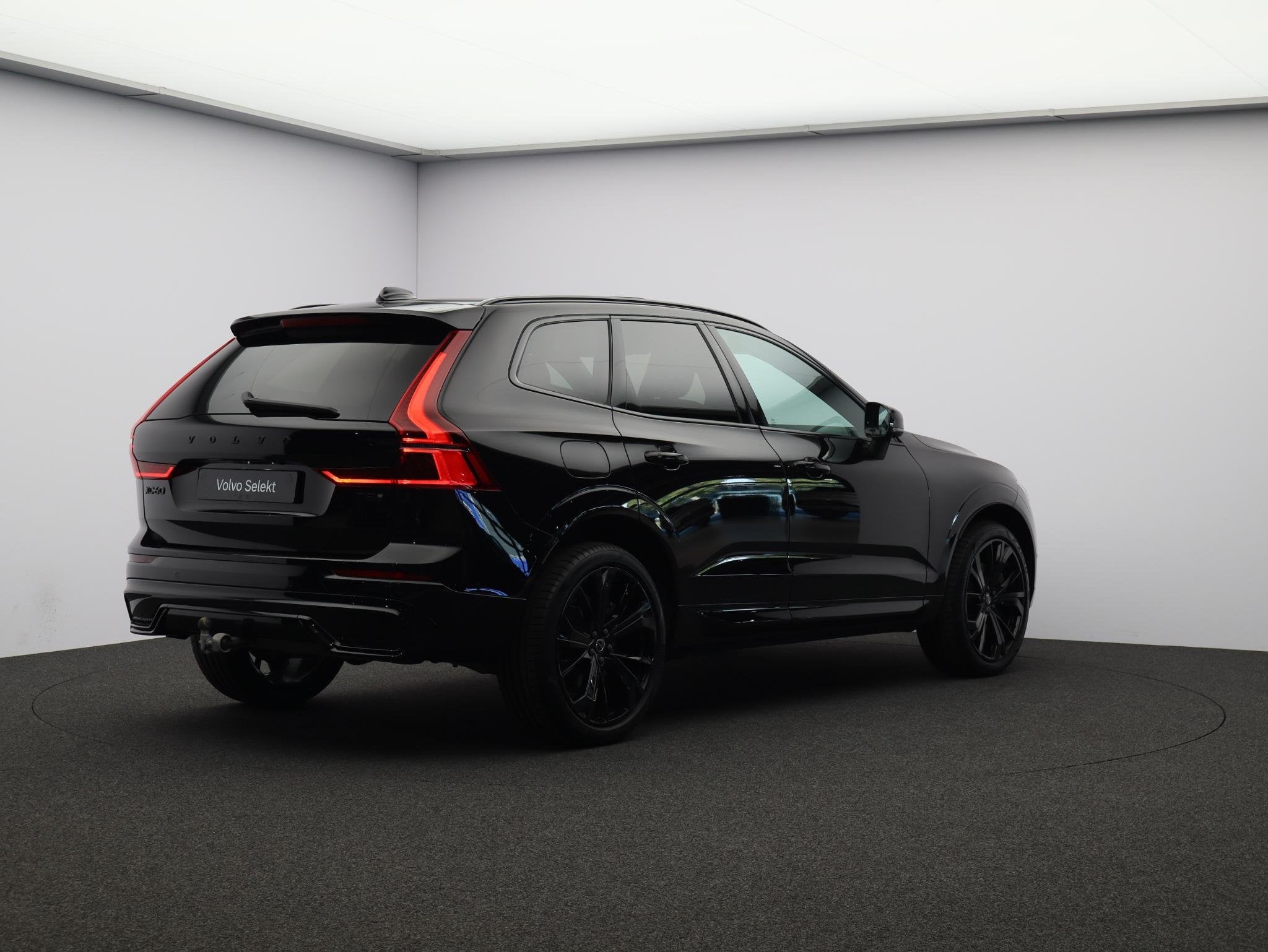 volvo XC60 2.0 T8 Plug-in hybrid AWD Ultra Black Edition / T, Automaat, Gebruikt, 4 cilinders, Zwart