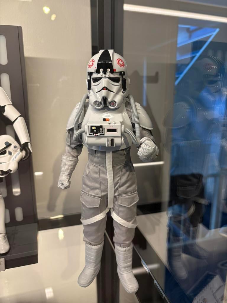 Sideshow Hot Toys Star Wars Imperial AT-AT Driver 1:6, Ophalen of Verzenden, Zo goed als nieuw