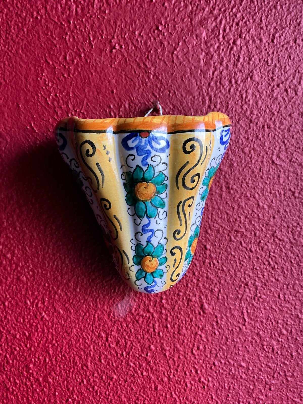 Uniek handbeschilderd wandvaasje ❤️ uit Deruta, Italië, Antiek en Kunst, Antiek | Vazen, Ophalen of Verzenden
