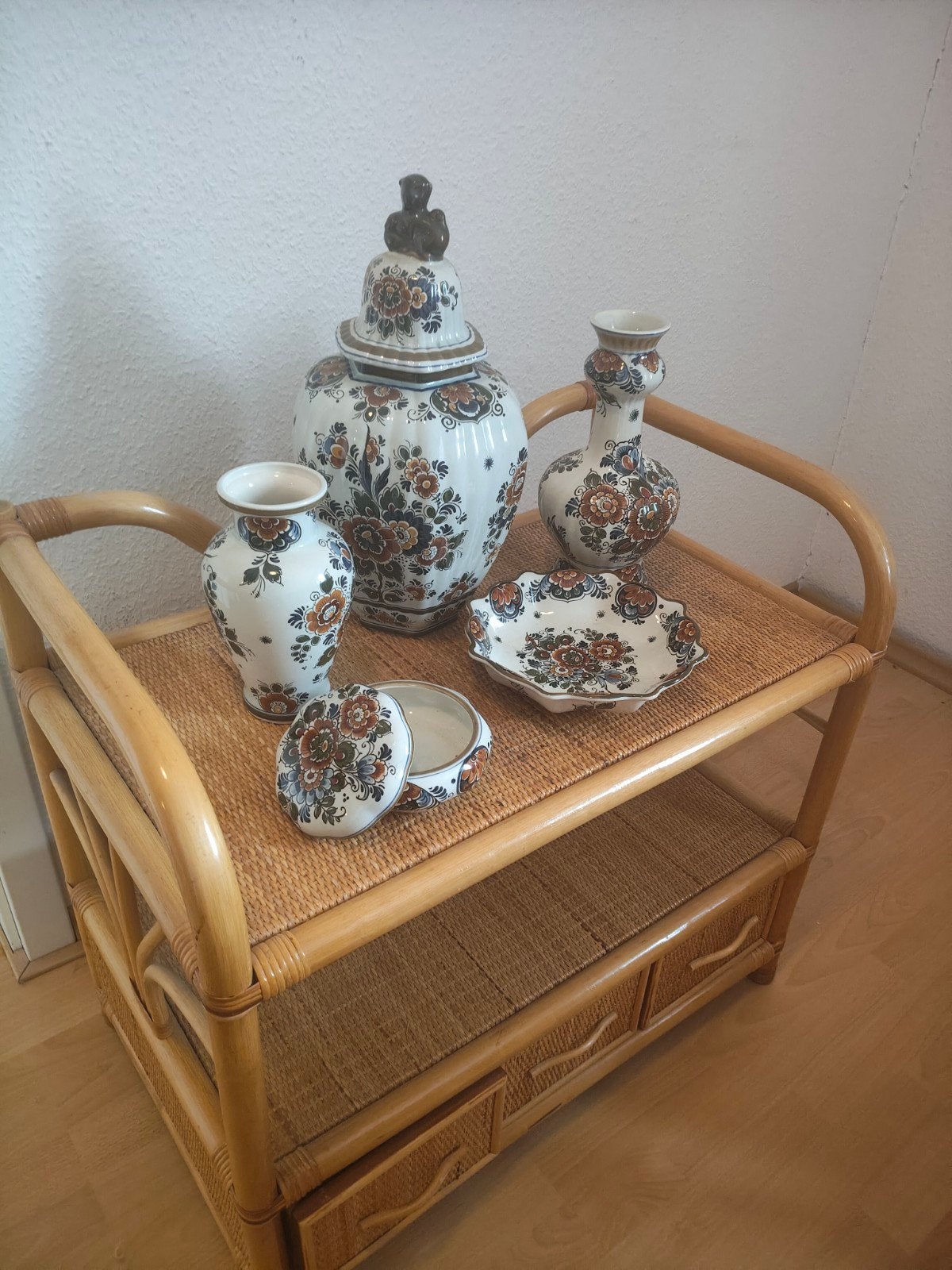 Prachtig Delfts polychroom Holland Handwerk set, Antiek en Kunst, Antiek | Vazen, Ophalen