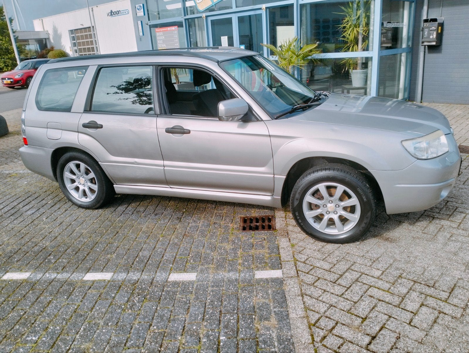 Subaru Forester 2.0 116KW AWD 2006 Grijs, Auto's, 1994 cc, Zwart, 4 cilinders, 75 €/maand