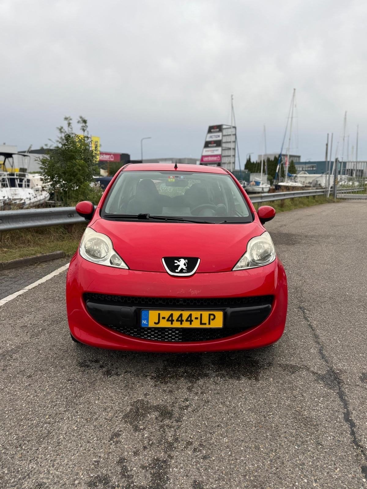 Peugeot 107 - 2007 Rood, Auto's, Stof, Zwart, 4 stoelen, 68 pk