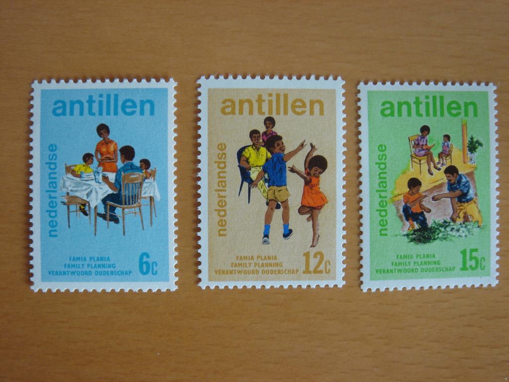 Ned. Antillen 1974 NVPH 486 t/m 488 Verantwoord Ouderschap, Postzegels en Munten, Postzegels | Nederlandse Antillen en Aruba, Ophalen of Verzenden
