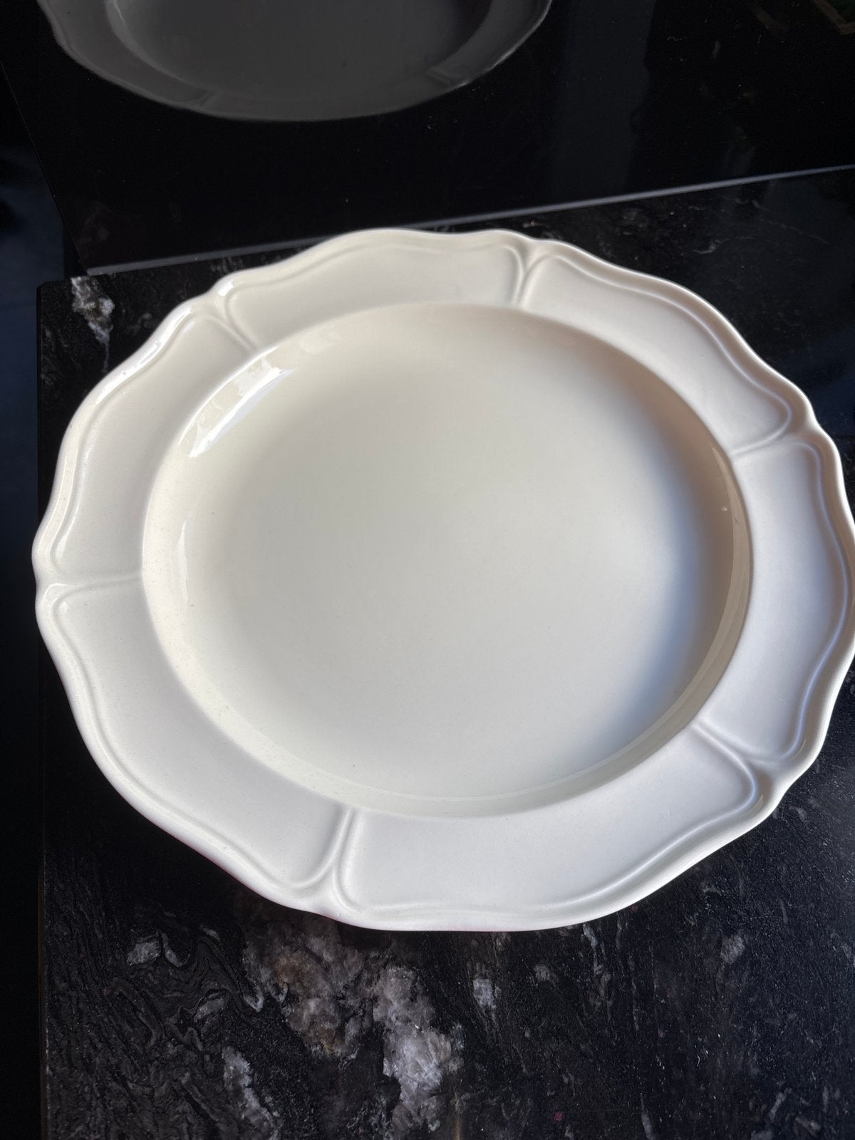 Serveerbord 32 cm Wedgwood Queens Plain, Ophalen, Klassiek, Zo goed als nieuw, Bord(en)