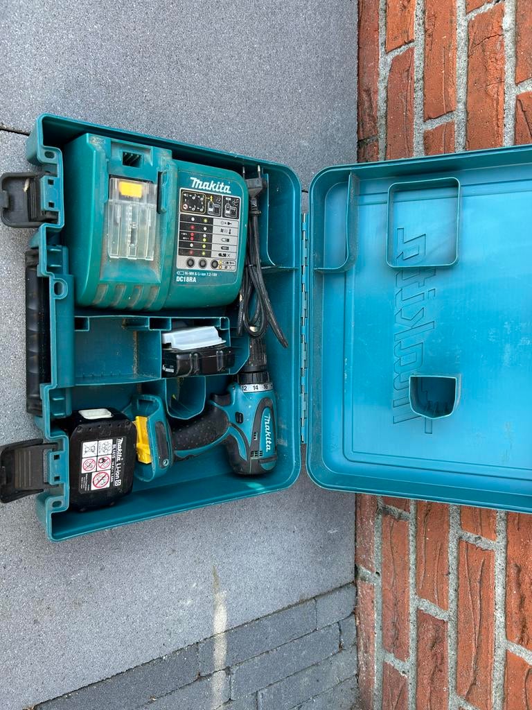 Makita Accu Schroefmachine BDF442RFE3 met 2 Accu's en Lader, Ophalen, Gebruikt, Variabele snelheid, Boor- en Schroefmachine