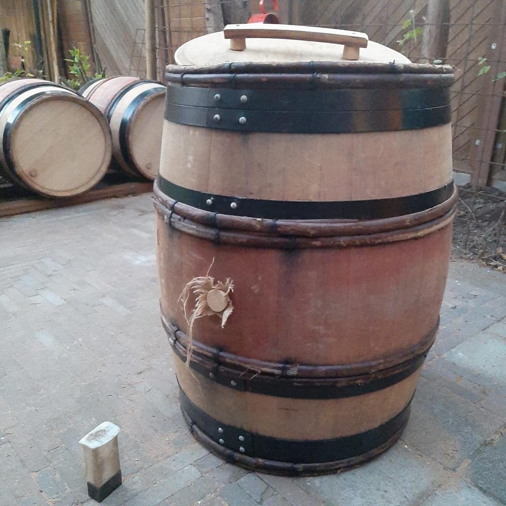 Eiken wijnvaten als regenton - Duurzaam en decoratief, Gebruikt, Met kraantje, 150 liter of meer, Ophalen of Verzenden