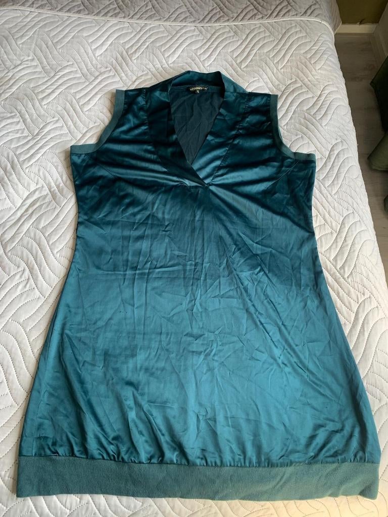 Elegante mouwloze jurk/top in smaragdgroen satijn, Kleding | Dames, Aaiko, Maat 42/44 (L), Ophalen of Verzenden, Zo goed als nieuw