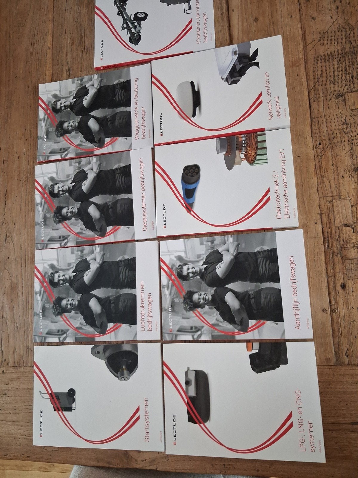 Schoolboeken bedrijfswagentechniek leerjaar  2, Ophalen of Verzenden, Overige niveaus