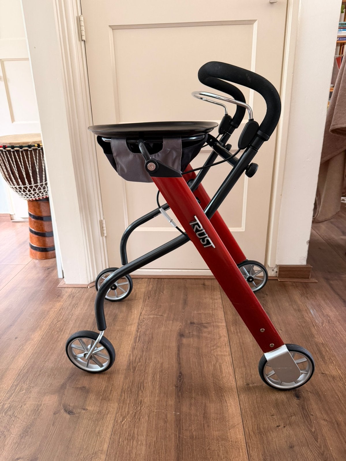 Trust Care Let's Go Indoor Rollator Red, Diversen, Rollators, Ophalen, Lichtgewicht, Zo goed als nieuw